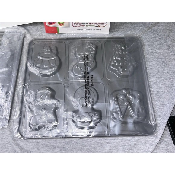 Cookeeze Holiday Baking And Decorating Kit Complete With Guide Recipe Book New - Picture 6 of 12